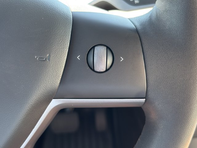 Used 2024 Tesla Model Y Long Range AWD/4WD image 21