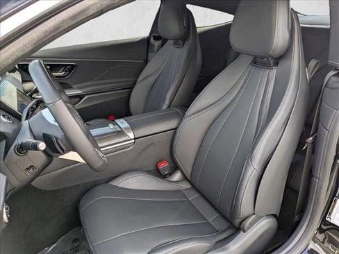 Used 2025 Mercedes-Benz CLE 300 4MATIC Coupe image 17