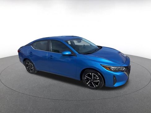 Used 2025 Nissan Sentra SV image 2