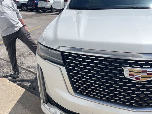 Used 2022 Cadillac Escalade ESV Premium Luxury AWD/4WD image 3