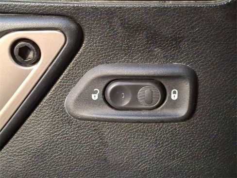 Used 2016 Jeep Wrangler Sahara image 30