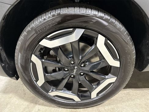 Used 2024 Kia Telluride EX w/ EX Captain's Chair Package image 27