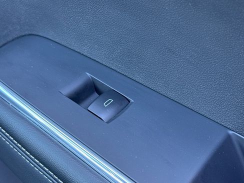 Used 2025 GMC Acadia Elevation image 20