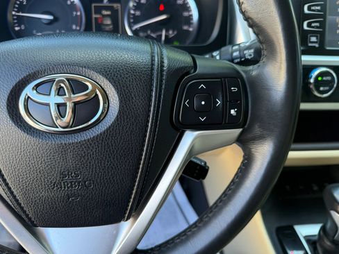 Used 2014 Toyota Highlander Limited AWD/4WD image 23