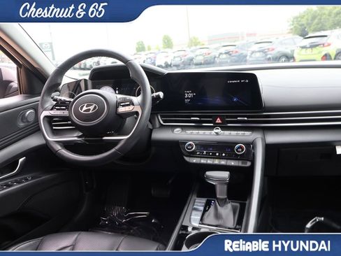 Certified 2024 Hyundai Elantra Limited FWD image 14