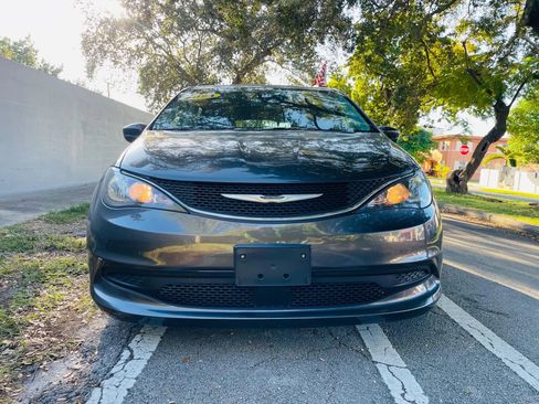 Used 2021 Chrysler Voyager Lxi image 8