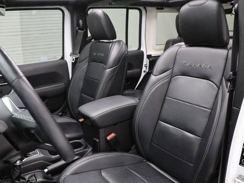 Used 2023 Jeep Wrangler Unlimited Sahara w/ Cold Weather Group image 18