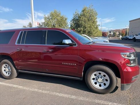 Used 2020 Chevrolet Suburban Premier image 3