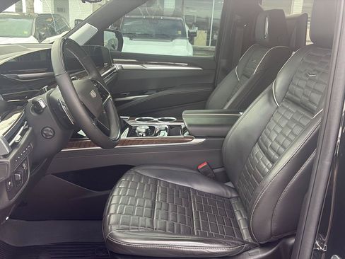 Used 2025 Cadillac Escalade Sport Platinum AWD/4WD image 13