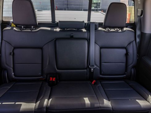 Used 2022 Chevrolet Silverado 1500 LT Trail Boss w/ Convenience Package II image 32