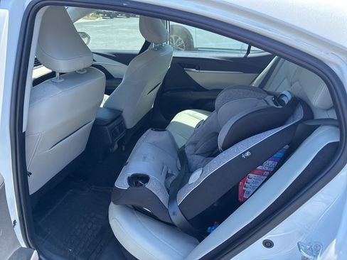 Used 2025 Toyota Camry XLE image 11