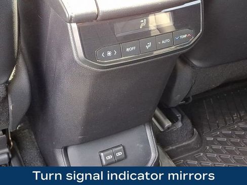 Used 2024 Toyota Highlander XLE AWD/4WD image 18