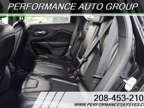 Used 2020 Jeep Cherokee Trailhawk w/ Cold Weather Group image 17