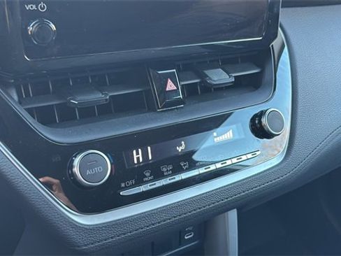 Used 2024 Toyota Corolla Cross LE image 17