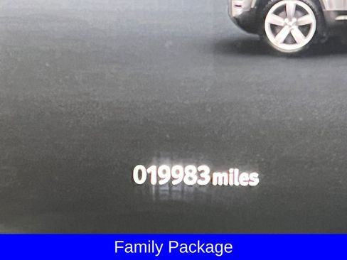 Used 2024 Land Rover Defender 110 S image 2