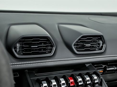 Used 2022 Lamborghini Huracan EVO RWD image 25