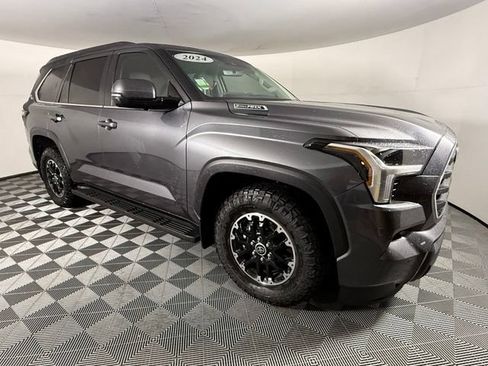 Used 2024 Toyota Sequoia SR5 w/ SR5 Premium Package AWD/4WD image 9
