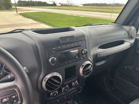 Used 2017 Jeep Wrangler Sport image 23