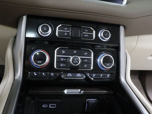 Used 2023 GMC Yukon Denali w/ Advanced Technology Package AWD/4WD image 10