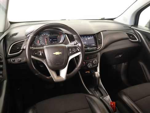 Used 2022 Chevrolet Trax LT w/ Driver Confidence Package AWD/4WD image 2