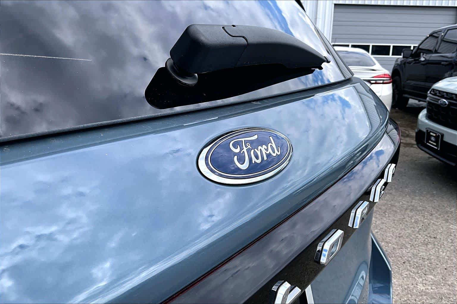 Used 2025 Ford Explorer Active w/ Active Comfort Package RWD image 32