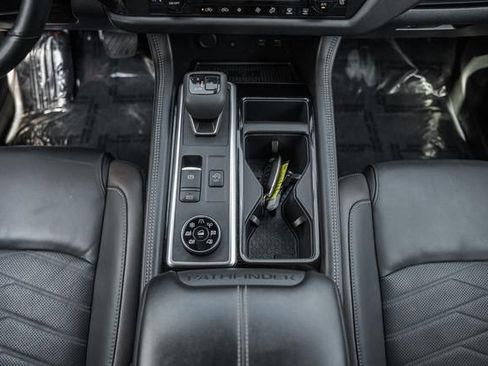 Used 2024 Nissan Pathfinder Platinum w/ Black Appearance Package image 31