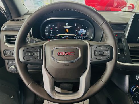 Used 2024 GMC Yukon SLT w/ SLT Luxury Package AWD/4WD image 39