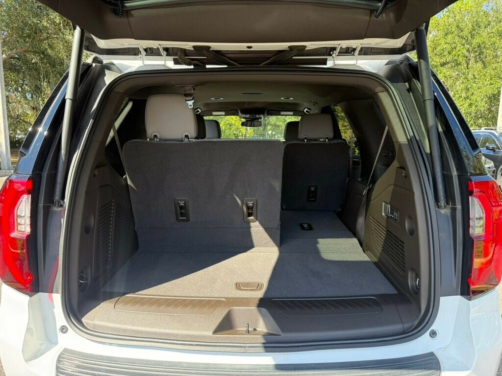 Used 2025 GMC Yukon Elevation RWD image 9
