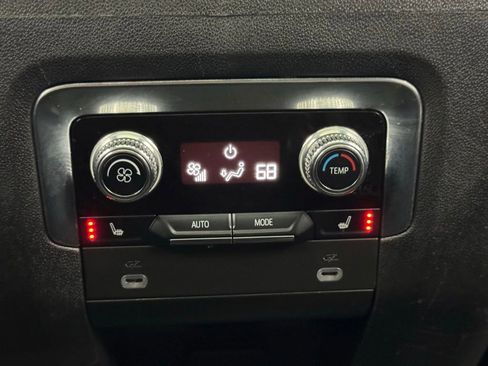 Used 2023 GMC Yukon XL SLT w/ SLT Premium Package AWD/4WD image 26