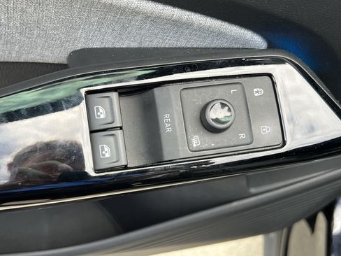 Used 2023 Volkswagen ID.4 Pro RWD image 15