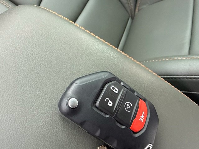 Used 2026 Jeep Gladiator Mojave AWD/4WD image 14