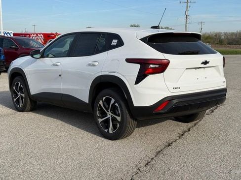 New 2026 Chevrolet Trax RS w/ Sunroof Package FWD image 3