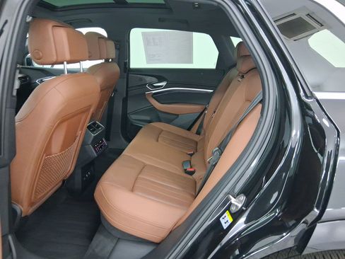 Used 2022 Audi e-tron Premium Plus w/ Premium Plus Package image 12