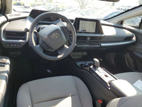 Certified 2025 Toyota Prius LE FWD image 9
