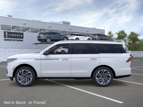 New 2026 Lincoln Navigator Reserve AWD/4WD image 3