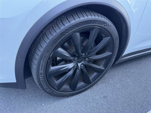 Used 2018 Tesla Model X 100D image 13