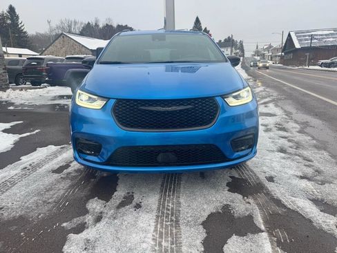 Used 2026 Chrysler Pacifica Select w/ S Appearance Package image 2