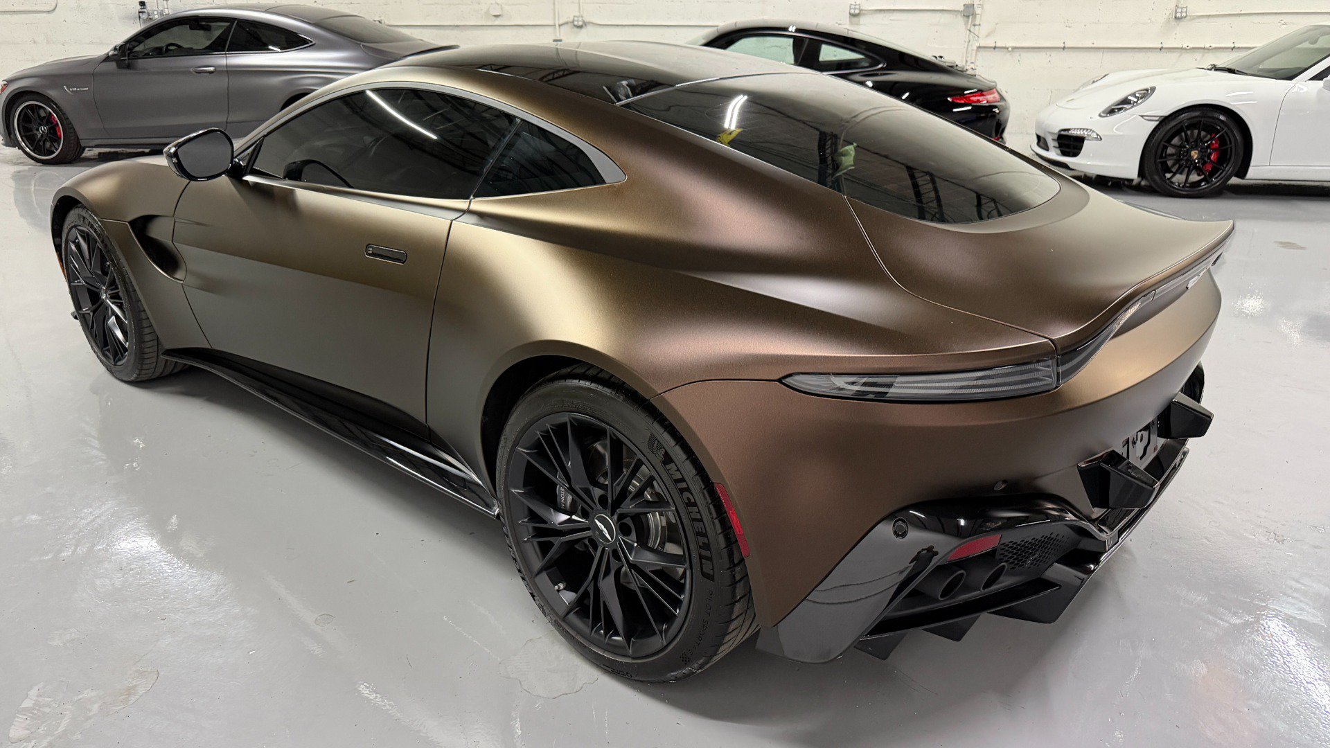 Used 2021 Aston Martin V8 Vantage Coupe RWD image 16