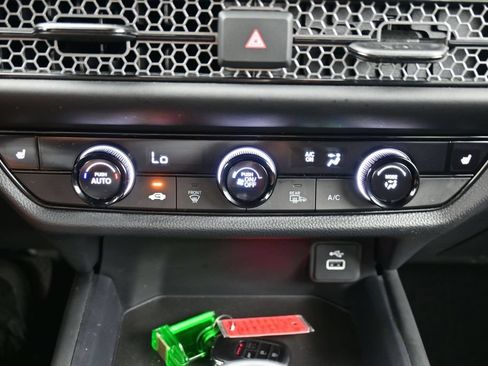 Used 2025 Honda HR-V Sport image 48