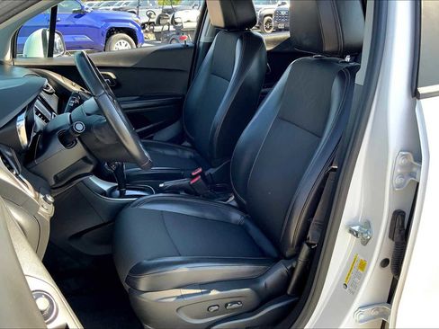 Certified 2022 Chevrolet Trax LT w/ Sport Edition image 13