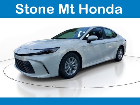 Used 2025 Toyota Camry LE FWD image 3