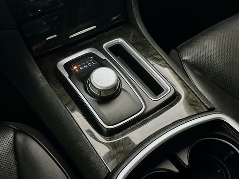 Used 2019 Chrysler 300 Limited w/ Safetytec Plus Group RWD image 25