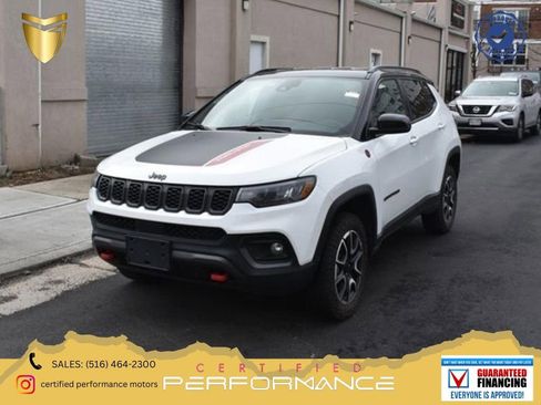 Used 2025 Jeep Compass Trailhawk image 1
