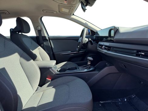 Used 2025 Kia K4 FWD image 17
