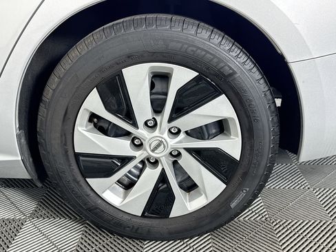 Used 2019 Nissan Altima 2.5 S FWD image 36