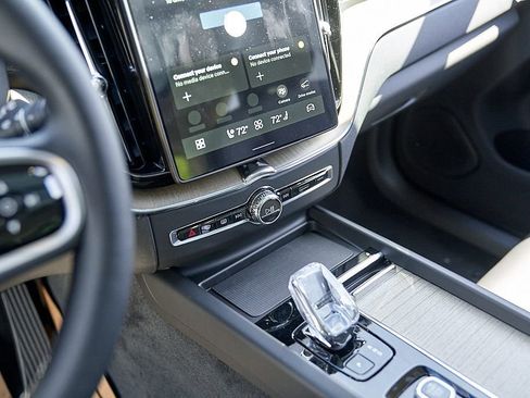 New 2026 Volvo XC60 T8 Ultra w/ Climate Package AWD/4WD image 15