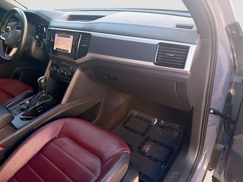 Certified 2021 Volkswagen Atlas Cross Sport SEL Premium image 33