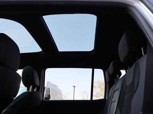 Used 2023 Mercedes-Benz GLB 250 4MATIC image 12