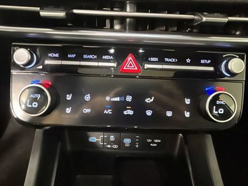 Certified 2025 Hyundai Santa Cruz Limited AWD/4WD image 22