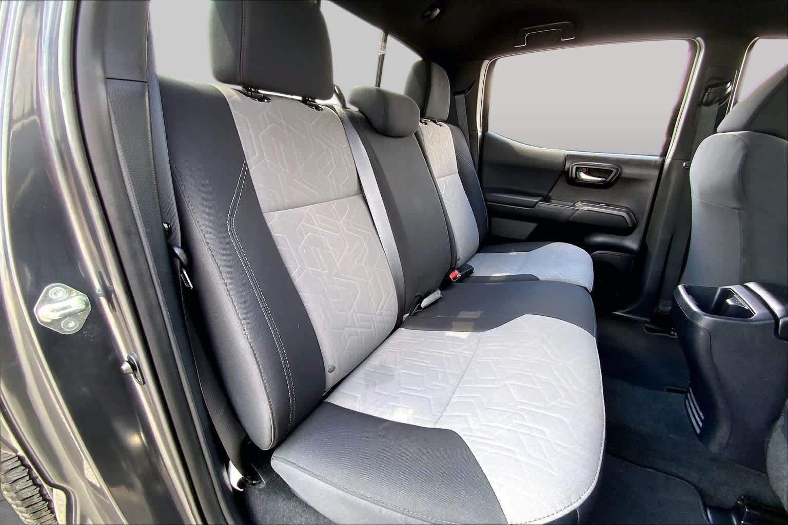 Used 2020 Toyota Tacoma TRD Off-Road w/ Technology Package AWD/4WD image 19
